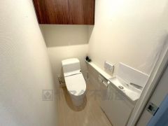 ウォシュレット、暖房便座、節電・節水機能など、使い勝手のよい高機能トイレです。