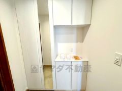 たっぷり収納できるシューズボックス付きなので、家族全員の靴がきれいに整頓できます。