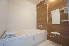 掲載写真は、同一ハウスメーカーの施工事例を使用しています。インテリア・家具等も含め、雰囲気の参考としてご覧ください。実際の物件とは、仕様・設備・色味などが一部異なる場合がございます。