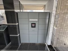 不在時でも荷物の受け取りが可能な宅配ボックス完備