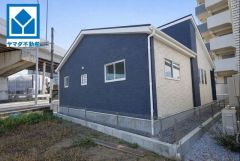  建物の形状がシンプルで無駄がなく、都会的でスタイリッシュな雰囲気。 LDK20帖、主寝室には大型WIC付き。