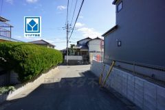 前面道路北側5ｍに面しています。
