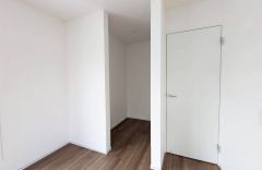 洋室にはウォークインクローゼットが設けられています。たっぷり収納できるので衣替えの心配もいりませんね＾＾