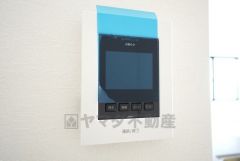 防犯性もばっちり、大きなTVモニター付きインターホン完備。大きなモニターで玄関先をしっかりと確認できます。