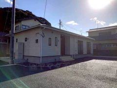 3台並列駐車OK　ご家族の車や来客用にも対応