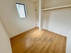 家具を選ばないナチュラルなフローリングとシンプルなクロスです＾＾