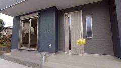 同仕様写真。玄関の外観。