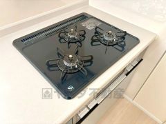 3種類の料理が同時に調理できる、3口ガスコンロ。