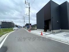 前面道路幅員約6ｍ。快適でゆとりのある生活空間で新生活を始めませんか＾＾