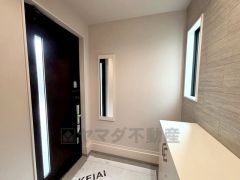 たっぷり収納できるシューズボックス付きなので、家族全員の靴がきれいに整頓できます。