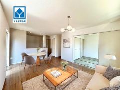 キッチンから会話が弾みそうなダイニングです。お友達や親せきをお招きするのも楽しみになりますね＾＾ （家具はCGによるイメージとなります。）