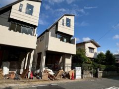 前面道路西側7.5ｍに面しています。