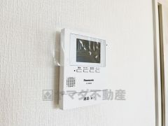 防犯性、セキュリティ対策に安心できるテレビモニター付きインターフォンです。セールスマン対策にもなり安心できます。