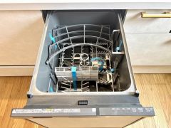 炊事時間を大幅に短縮できる食器洗浄乾燥機付き＾＾食器を洗う手間が減るので家族とのコミュニケーションの時間や自分の時間が増えますね。