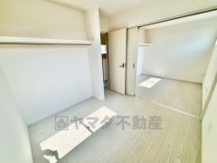 2ドア1ルームになっているのでお子様の成長に合わせてお部屋を仕切ることもできます＾＾