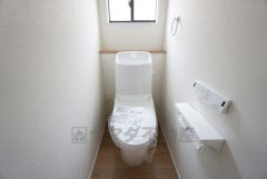ウォシュレット、暖房便座、節電・節水機能など、使い勝手のよい高機能トイレです。