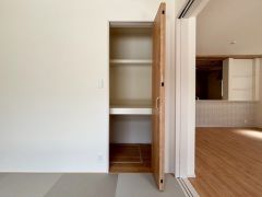 リビングは物が沢山集まりがちなので、収納スペースがあると便利ですね＾＾