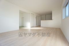 家族が集まる開放的なリビング。思い思いの時間を過ごしたり、家族みんなで食事をしたり、素敵な団らんの場になりますね＾＾