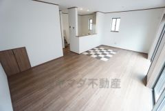 キッチンから会話が弾みそうなダイニングです。お友達や親せきをお招きするのも楽しみになりますね＾＾