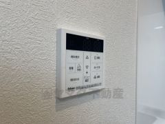 キッチン横からボタンひとつで操作が楽々。