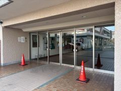 明るくゆとりのある空間です。毎日気持ちよく出入りできます。