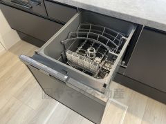 炊事時間を大幅に短縮できる食器洗浄乾燥機付き＾＾食器を洗う手間が減るので家族とのコミュニケーションの時間や自分の時間が増えますね。