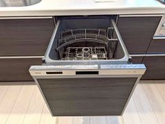 炊事時間を大幅に短縮できる食器洗浄乾燥機付き＾＾食器を洗う手間が減るので家族とのコミュニケーションの時間や自分の時間が増えますね。
