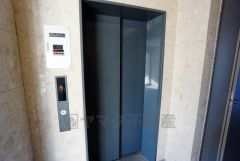 エレベーター付き。