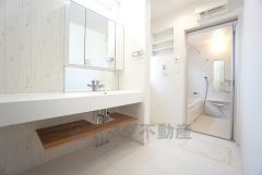 脱衣スペースも広々と確保されていて嬉しいですね＾＾