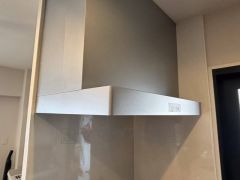 すっきりとしたデザインの換気扇。