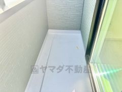 バルコニーに面していて日当たりがよく、寝室としての利用もおすすめです＾＾