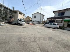 前面道路 1号棟：西約4.9ｍ・南約12ｍ 2号棟：南約4ｍ