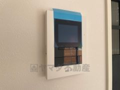 防犯性、セキュリティ対策に安心できるテレビモニター付きインターフォンです。セールスマン対策にもなり安心できます。
