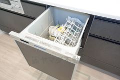 炊事時間を大幅に短縮できる食器洗浄乾燥機付き＾＾食器を洗う手間が減るので家族とのコミュニケーションの時間や自分の時間が増えますね。