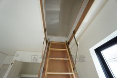 小屋裏収納付き。季節物の衣類や家電などの収納にも困りませんね＾＾梯子は2階居室の上部から引き出しできます。