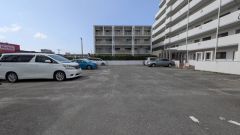 車の出し入れがスムーズな平面駐車場です＾＾空き状況はお問い合わせください。