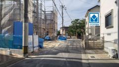 前面道路幅員：北側4.0ｍ公道。バス通りから1本入った落ち着いた住宅地＾＾