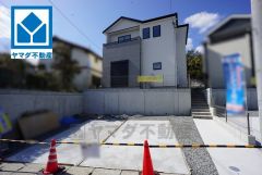敷地面積約51坪。カースペース並列2台分。西鉄バス「ウエストヒルズ南」停まで徒歩10分。閑静な住宅地で子育て世帯におススメの住環境です＾＾