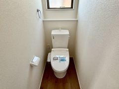 1階2階の2ヶ所にトイレがありますので、忙しい朝にも家族に気を使わず、ゆとりが生まれますね＾＾