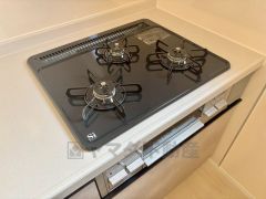 3種類の料理が同時に調理できる、3口ガスコンロ。