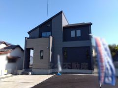 スーパーやコンビニ、ドラッグストア生活に便利な施設が徒歩圏にある住みやすい立地です＾＾