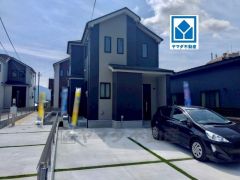 オール電化住宅。バス停徒歩4分。スーパー・コンビニ・ドラッグストア徒歩10分圏内。お問い合わせお待ちしております＾＾