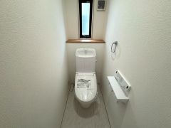 ウォシュレット、暖房便座、節電・節水機能など、使い勝手のよい高機能トイレです。