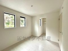 大容量のウォークインクローゼット。季節ごとのお洋服全てを収納できるので、衣替えも楽になりますね＾＾