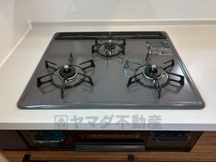 3口コンロなので、効率よく調理ができます。毎日のお料理が楽しくなりますね。