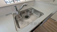 大きなお鍋も楽々洗える幅の広いシンクです＾＾