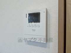 防犯性もばっちり、TVモニター付きインターホン完備。大きなモニターで玄関先を確認できます。