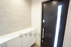 たっぷり収納できるシューズボックス付きなので、家族全員の靴がきれいに整頓できます。