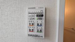 浴室暖房乾燥機付き。天候に左右されず、いつでも好きなときに洗濯物を干せるので、仕事や家事で忙しい方に重宝します。