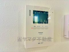 防犯性もばっちり、TVモニター付きインターホン完備。大きなモニターで玄関先を確認できます。